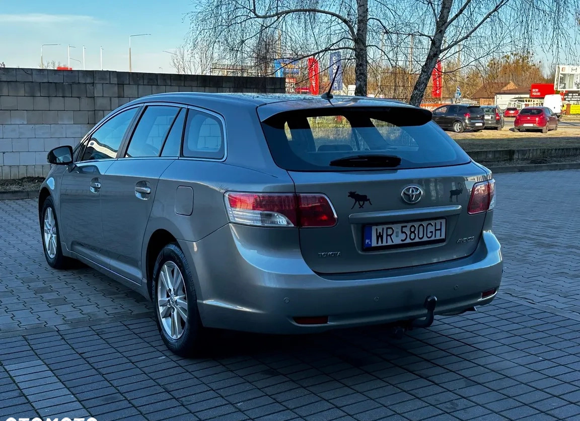 Toyota Avensis cena 29700 przebieg: 240000, rok produkcji 2009 z Radom małe 352